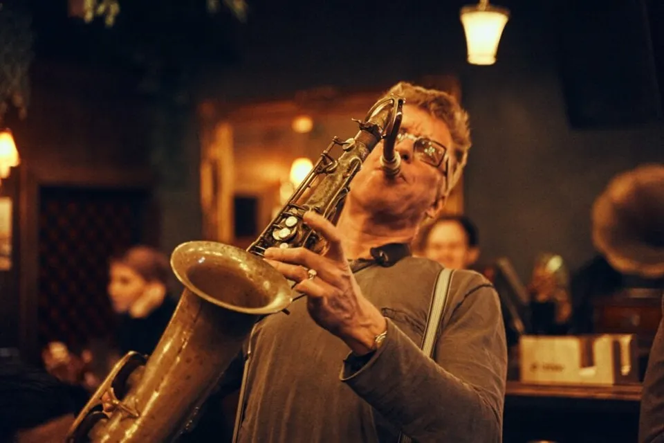Jazz at The Living Room feat. Frederik Lundin