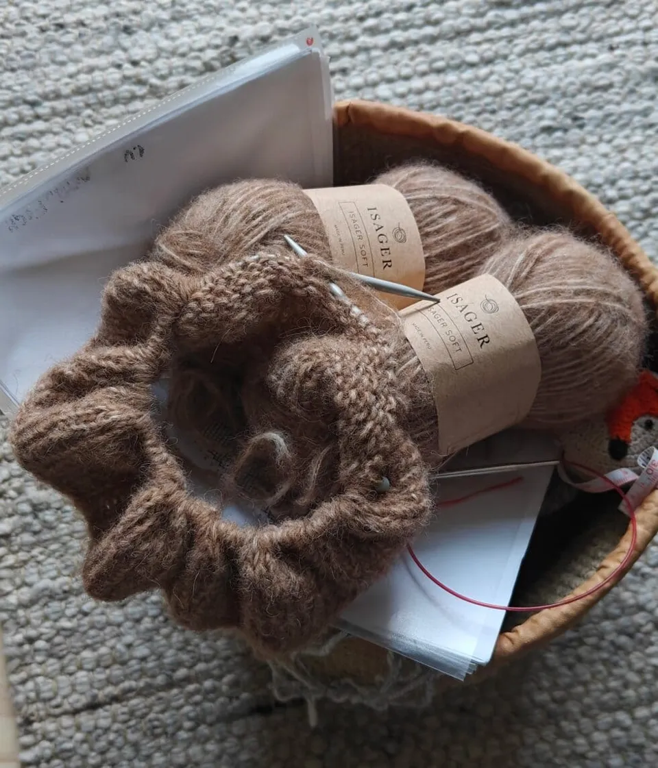 Garden Chat and Knitting in the Henhouse